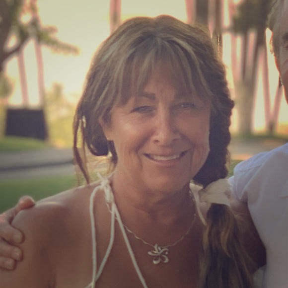 Meet your Posher, Cindi - Picture 1 of 1